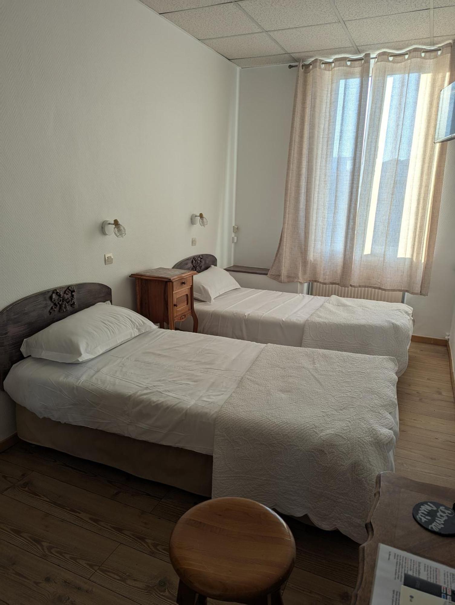 Family Room (4 People),1640371348:JPEG